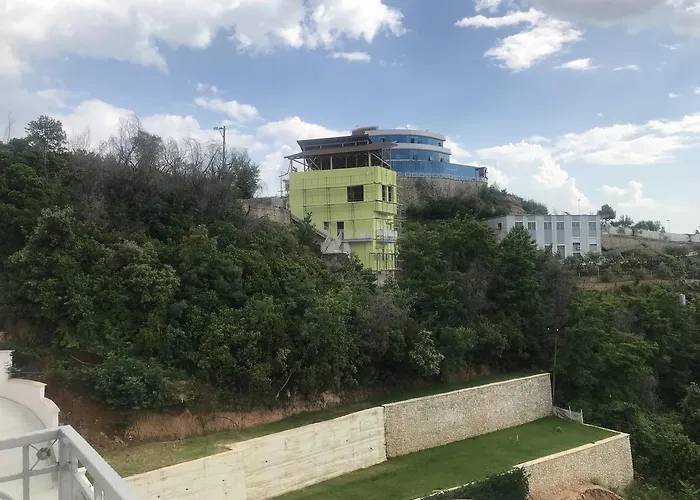Jurgen 4* Tirana